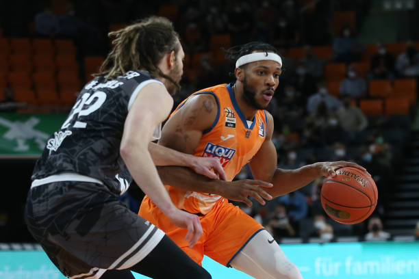 年仅22岁 年仅22岁